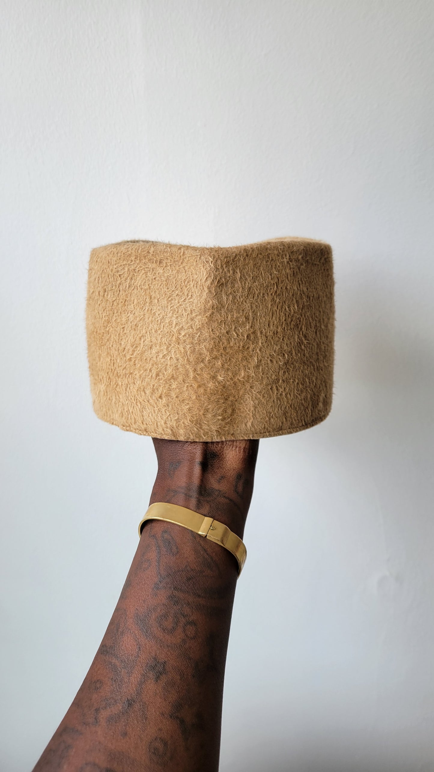 Tristen Cap in Tan