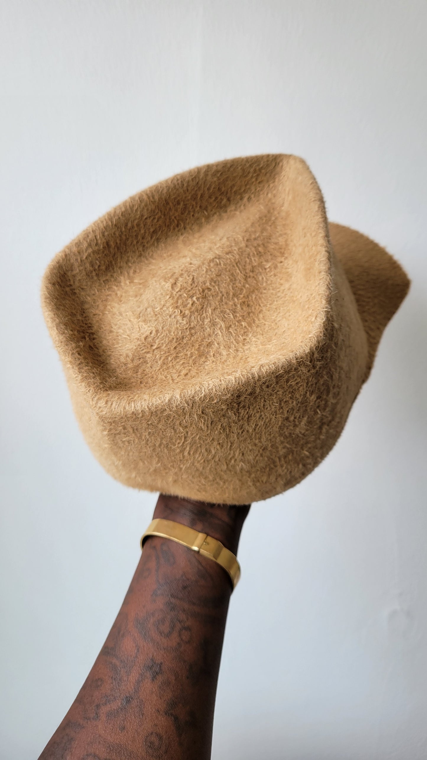 Tristen Cap in Tan