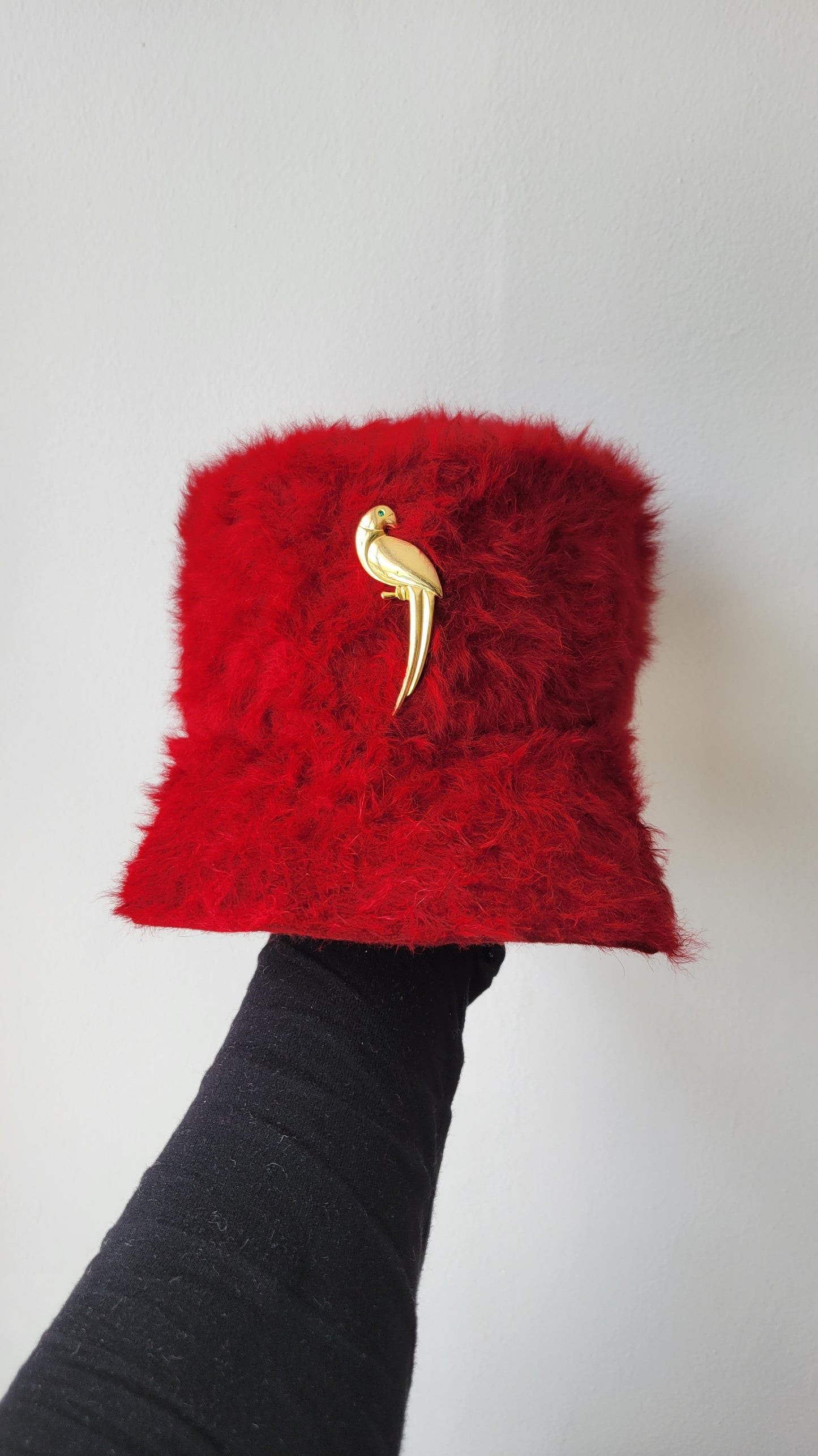 Rhea cap Red Angora