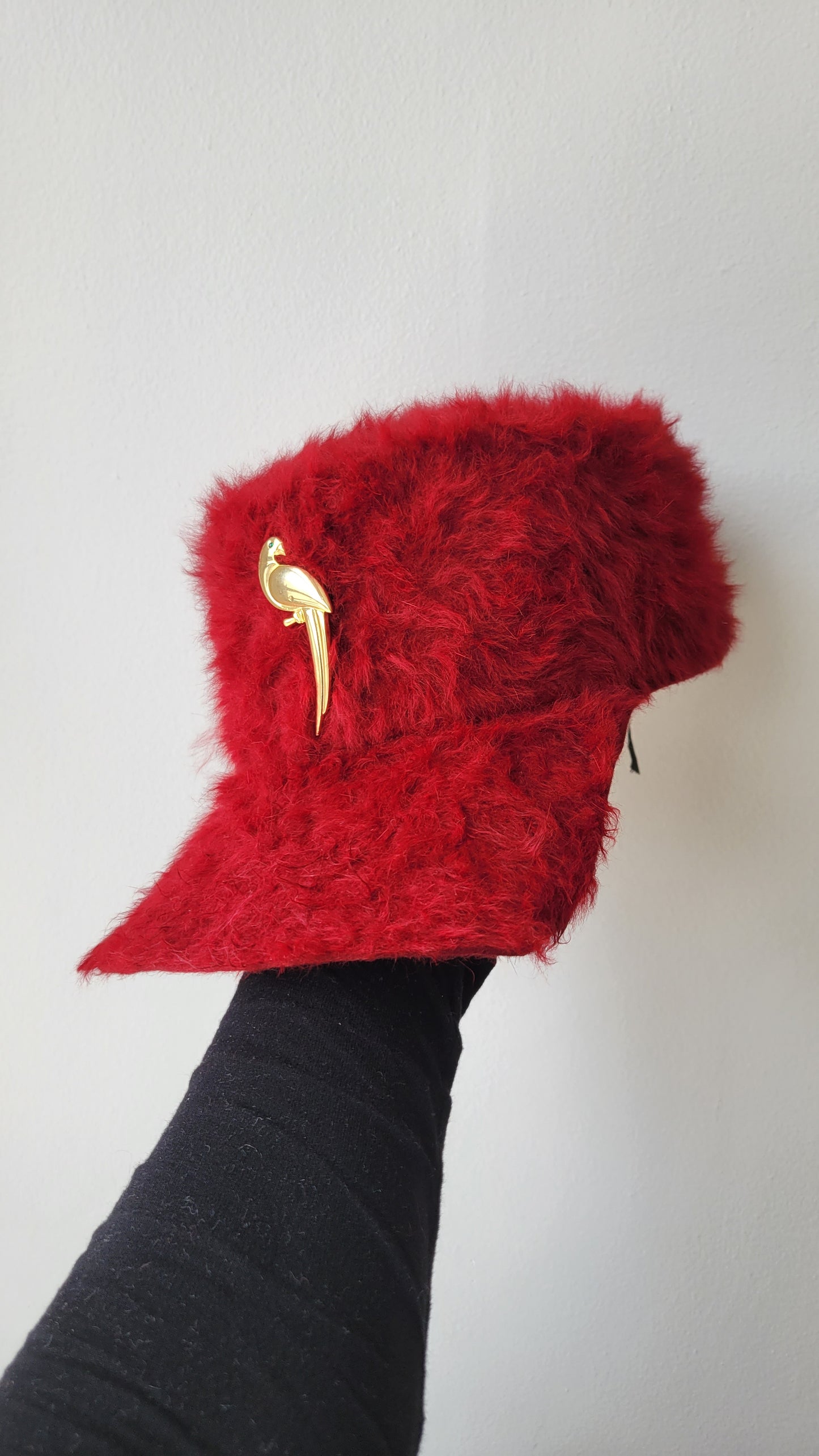 Rhea cap Red Angora