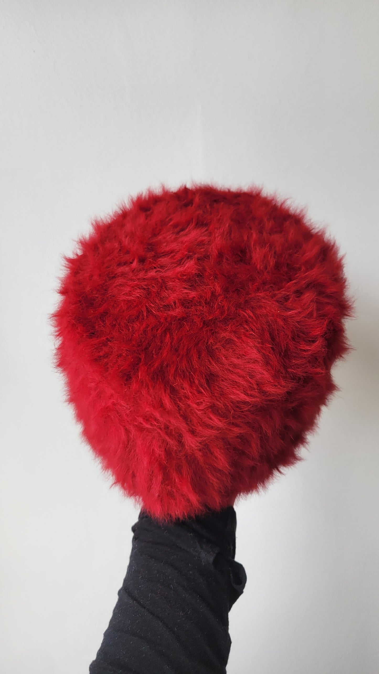 Rhea cap Red Angora