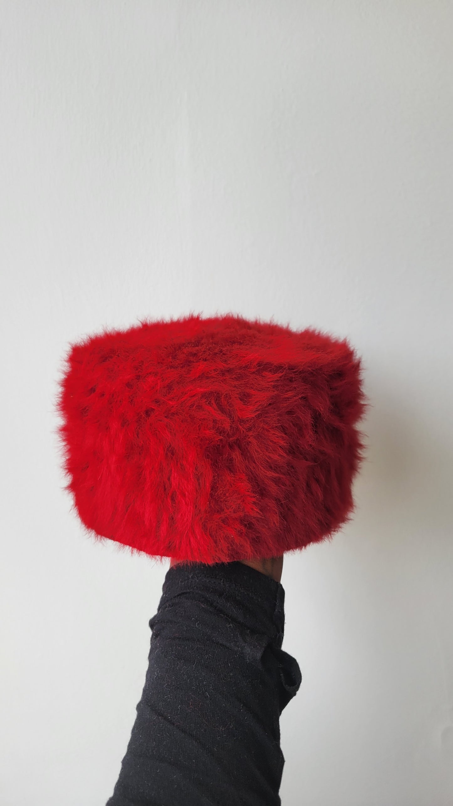 Rhea cap Red Angora