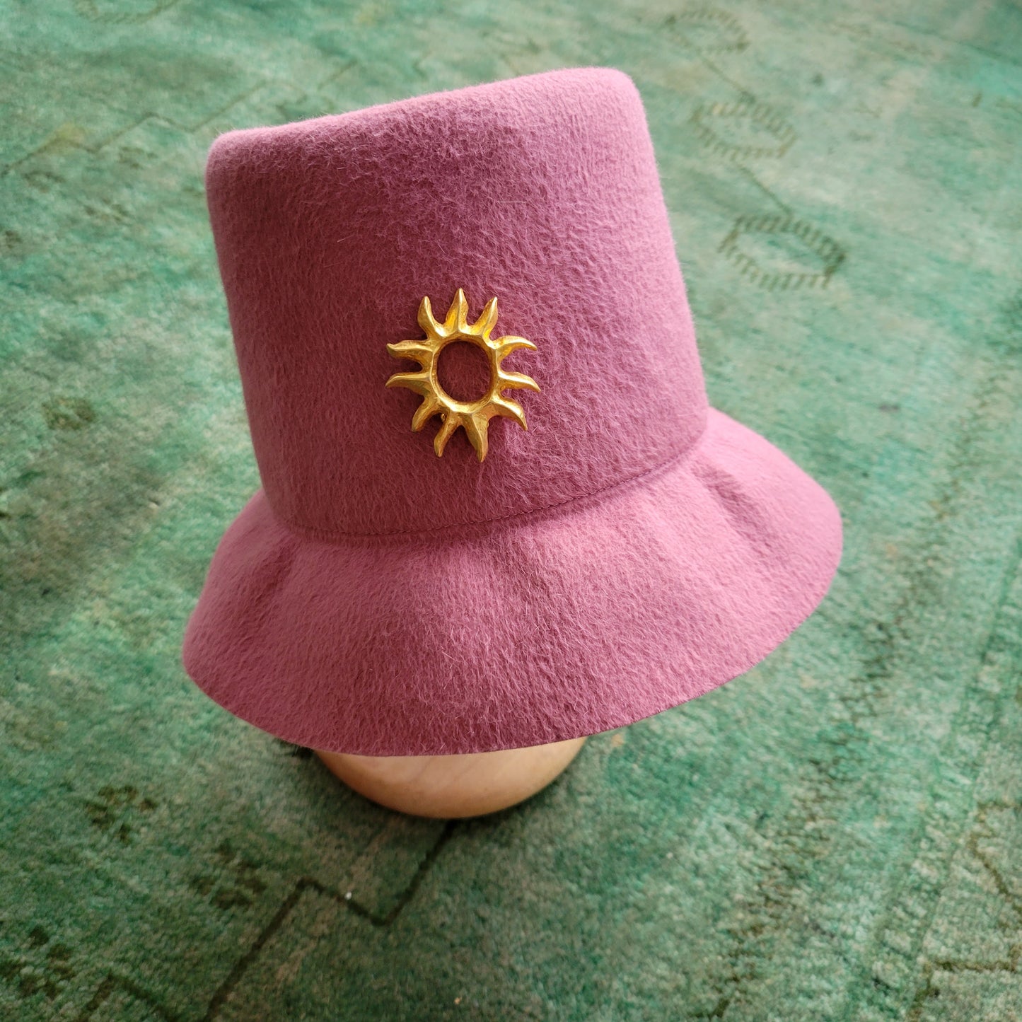 The Oliver with one-of-its-kind brooch