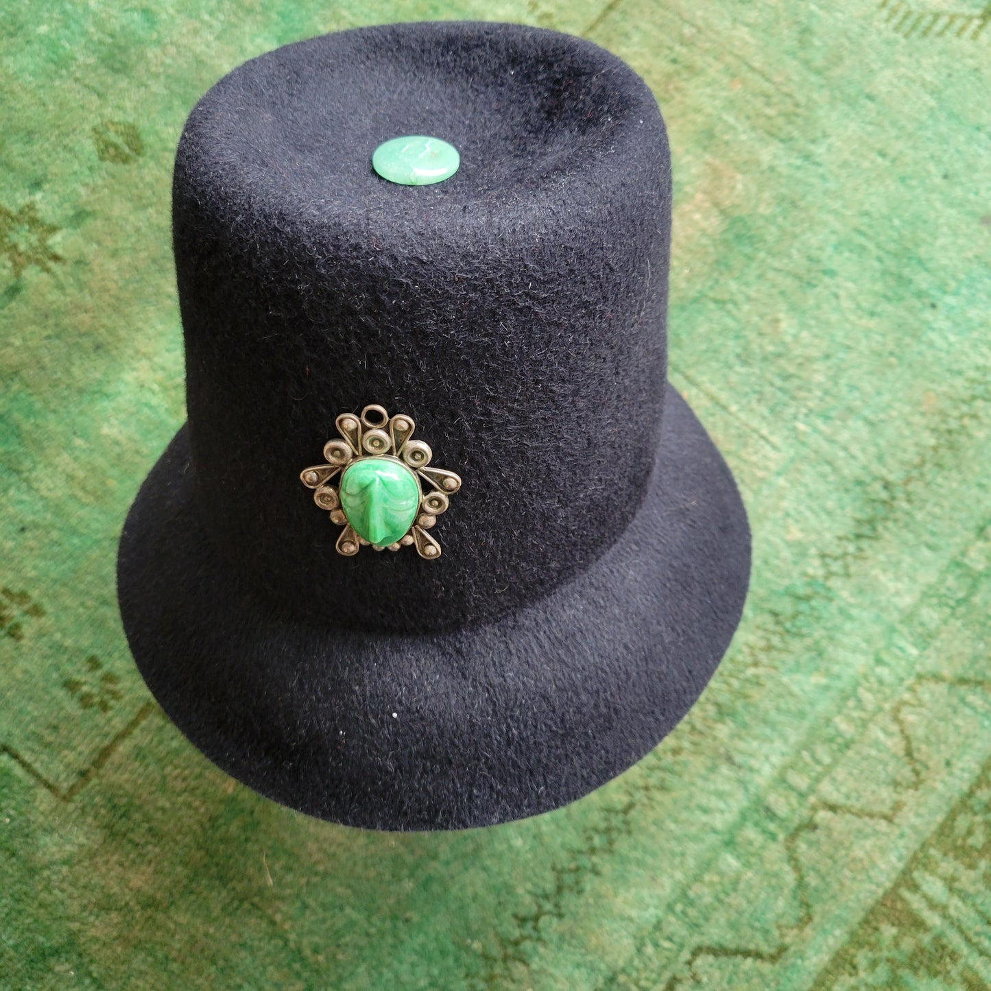 The Oliver with one-of-its-kind brooch