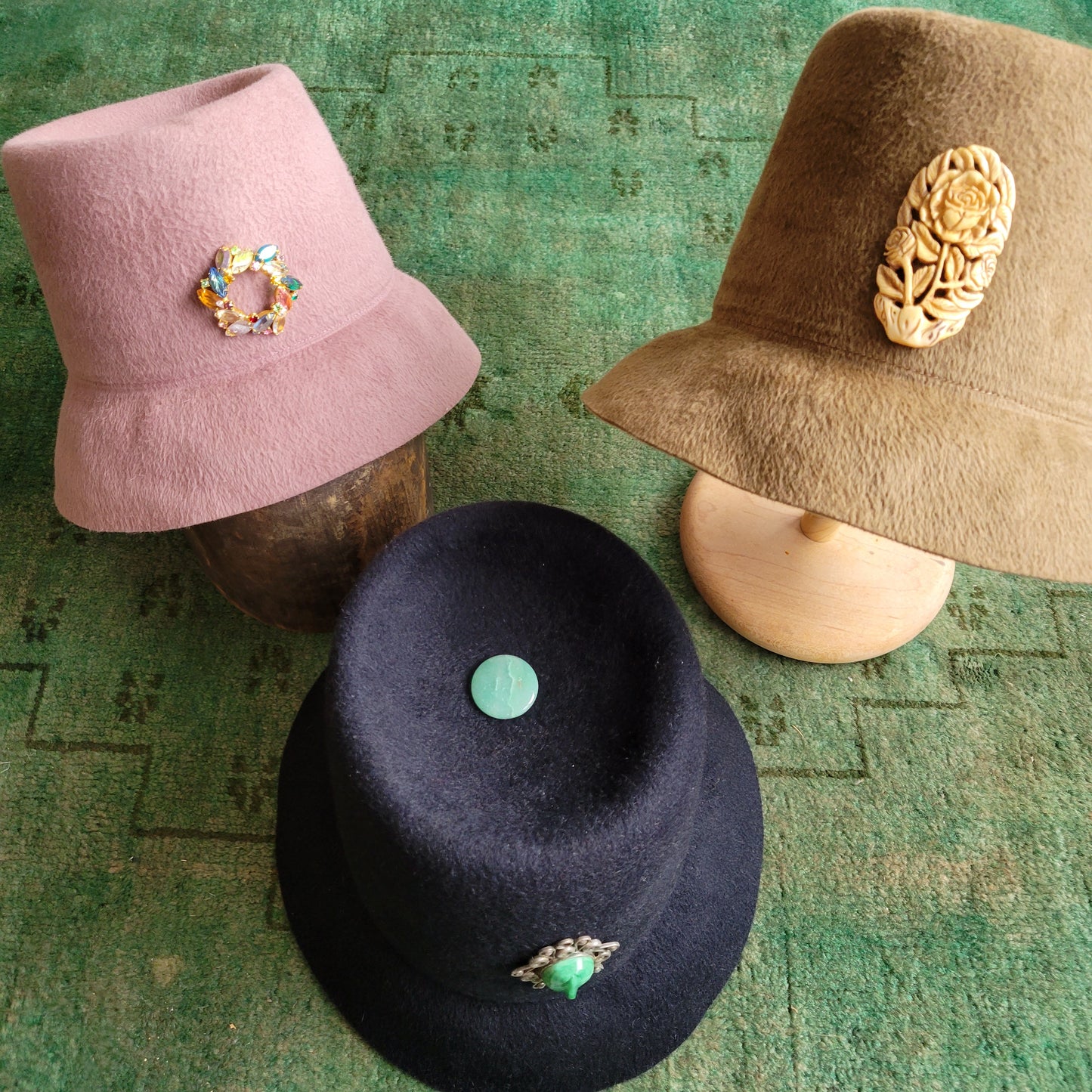 The Oliver with one-of-its-kind brooch