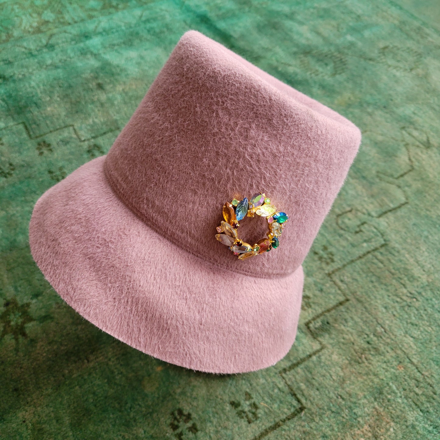 The Oliver with one-of-its-kind brooch
